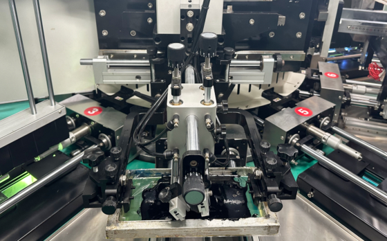 2-6 Kolor 45 sztuk/min Pojemnik Automatyczna drukarka CNC