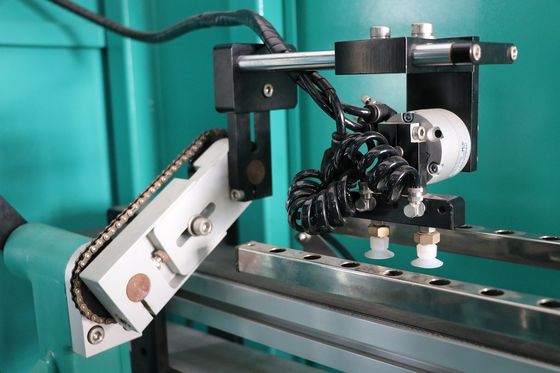 Automatyczna butelka z tworzyw sztucznych 1-8 Kolor 85 sztuk/min Maszyna do druku UV