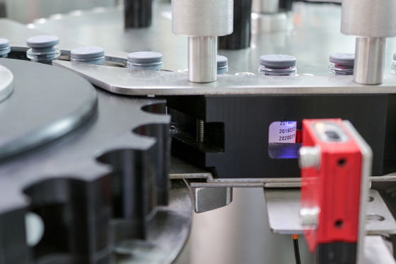 Dokładność Automatyczna maszyna do etykietowania 0,5 mm 750 butelek / min